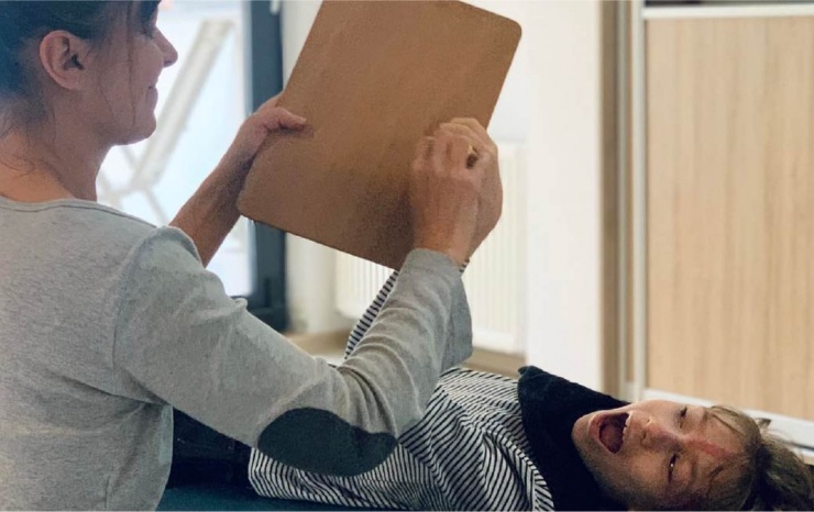 Sesiune de terapie Feldenkrais pentru copiii cu nevoi speciale, cu Marta Havlicek