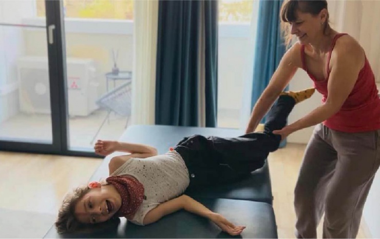 Sesiune de terapie Feldenkrais cu Marta Havlicek, pentru 5 copii cu nevoi speciale