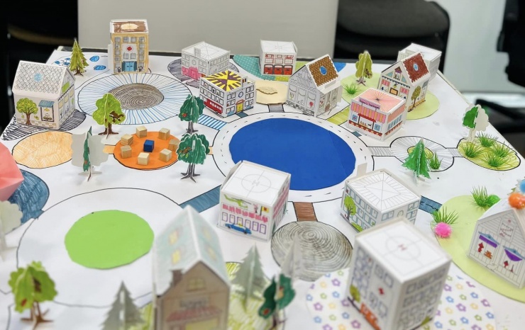 Oraș în formă de fulg de nea, la atelierul de mini-arhitectură de la Joyplace