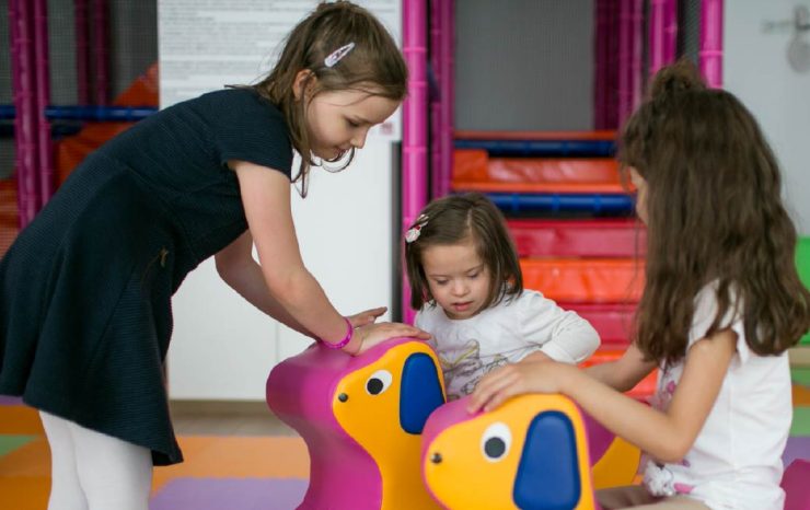 Despre limite și frățiori, la grupul de sprijin pentru părinții copiilor cu nevoi speciale